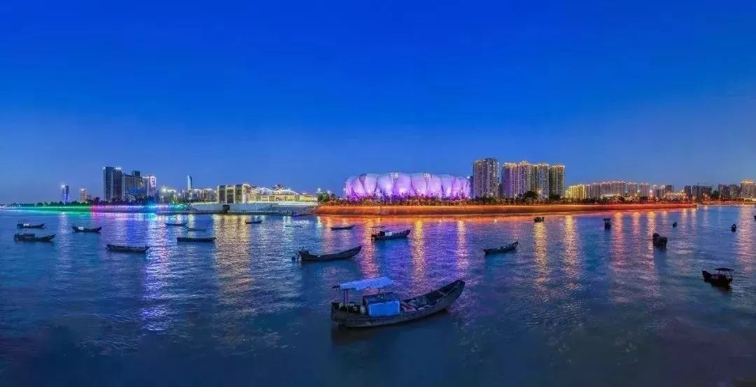 耗資11億、重達1280噸、40米高空上的“蓮花”建筑開花了！網(wǎng)友：撲面而來的中國風！